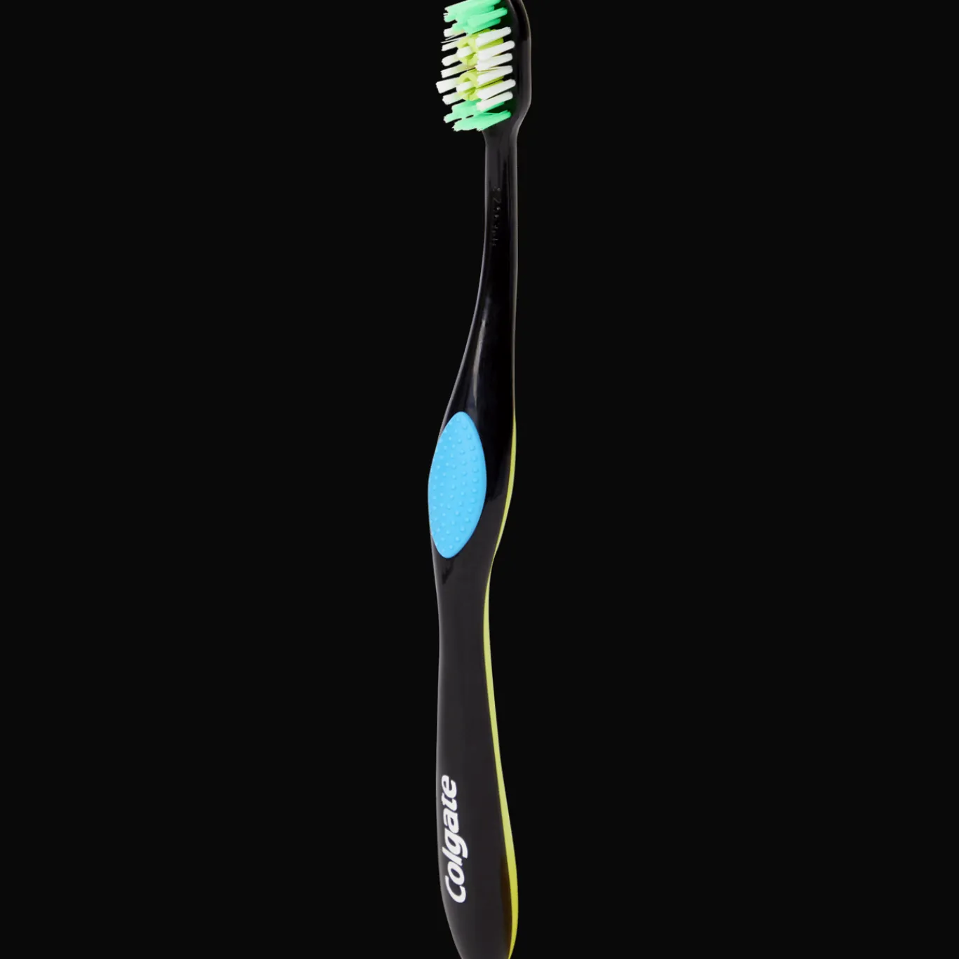 Colgate Brosse à dents 360º Fresh 'N Protect* Soins Buccaux